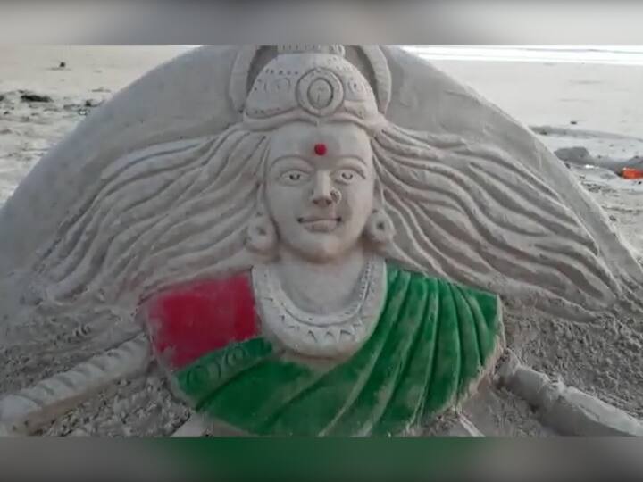 बलात्कार, भ्रष्टाचार, भ्रूणहत्या, वृक्षतोड हे सगळं थांबले पाहिजे यासाठी जनजागृती म्हणून हे वाळूशिल्प साकारलं आहे. या अनोख्या वाळूशिल्पाचं सर्व स्तरांतून कौतुक होत आहे.