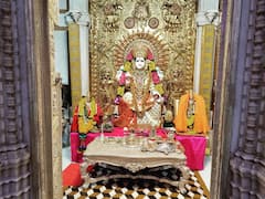 Mahalashmi Temple Pune : पुण्याच्या श्री महालक्ष्मी मंदिरात शारदीय नवरात्रोत्सवाला सुरुवात; पुणेकरांची मोठी गर्दी