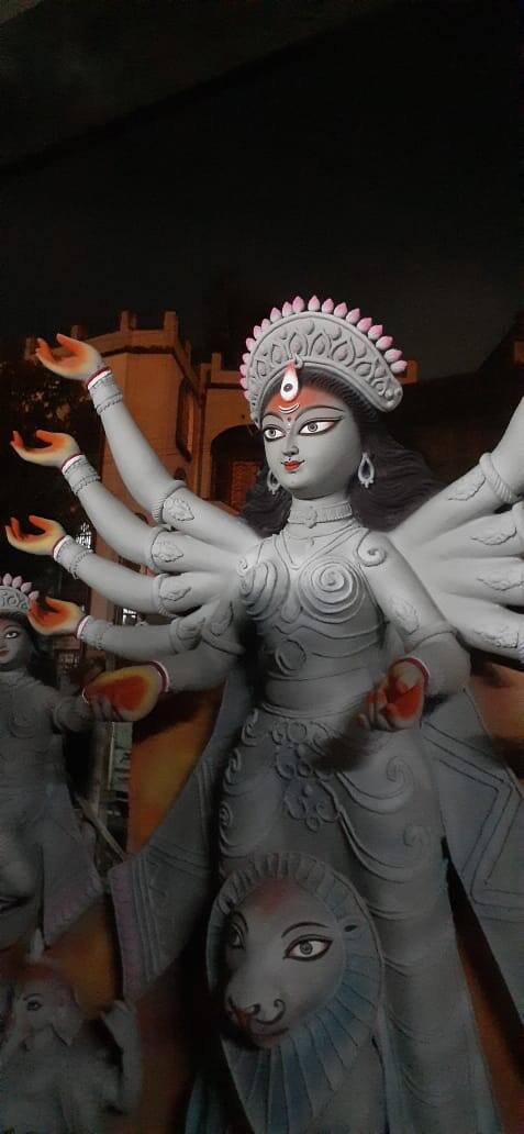 দেবী মূর্তি দেখলে চোখ জুড়োবে, আশা উদ্যোক্তাদের।