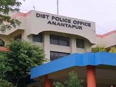 ‘డబ్బులు తిరిగిరావు అడుక్కుతినండి, ఇంటికొస్తా ముగ్గురం భజన చేద్దాం’ పోలీస్ షాకింగ్ కామెంట్స్!