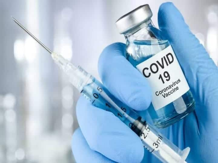 former chief scientist of who soumya swaminathan on heart attack risk after covid-19 vaccination Heart Attack : कोरोना आणि लसीकरणामुळे हृदयविकाराचा धोका? WHO च्या माजी मुख्य शास्त्रज्ञ म्हणतात...