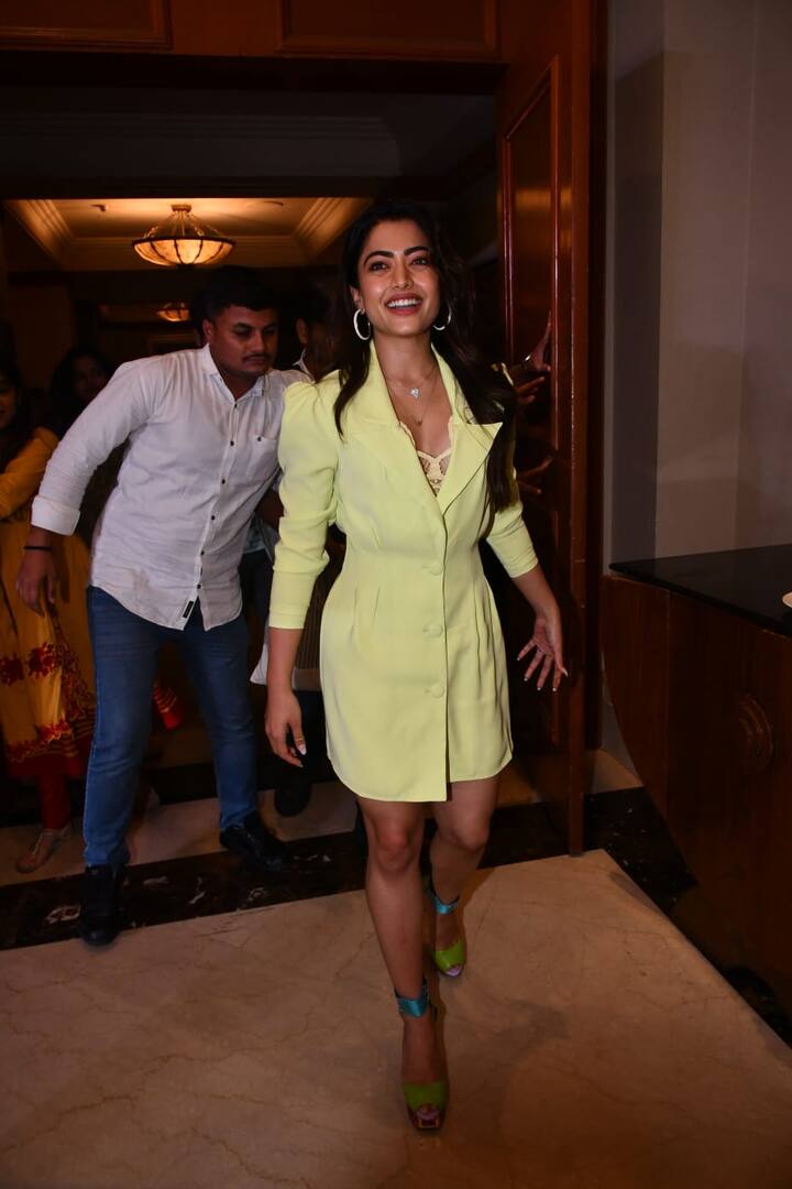 కన్నడ భామ రష్మిక మందన్నా వరుస సినిమాలో దూసుకుపోతుంది. సౌత్ టు నార్త్ అన్ని భాషాల్లోనూ అవకాశాలు దక్కించుకుంటున్నది.