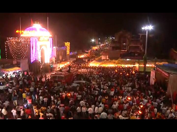 महाराष्ट्राची कुलस्वामिनी आई तुळजाभवानीच्या (Kulswamini Tuljabhavani Devi) शारदीय नवरात्र महोत्सव (Navratri Mahotsav) आजपासून सुरु झाला आहे.