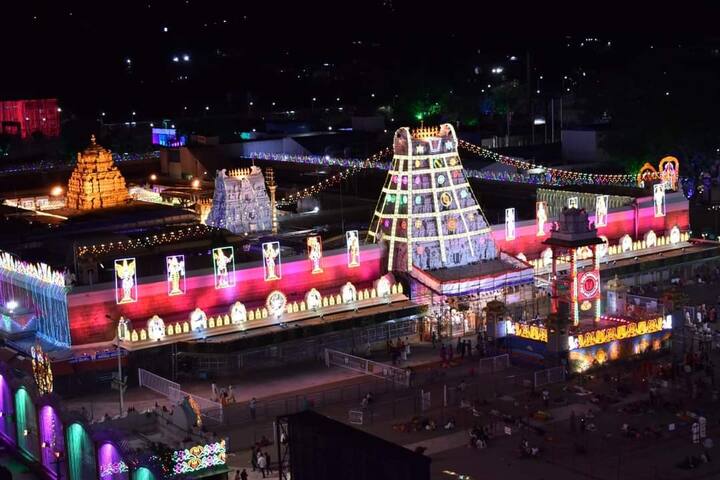 తిరుమలలో విద్యుత్ దీపాల అలంకరణ
