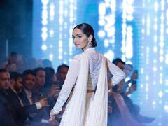 PHOTO: मिस वर्ल्ड मानुषी छिल्लरने केला रॅम्प वॉक, वेधलं चाहत्यांचं लक्ष!