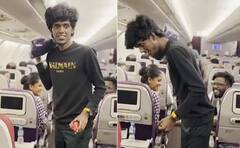 Viral Video: ਅਚਾਨਕ ਜਹਾਜ਼ 'ਚ ਚੜ੍ਹਿਆ ਹੌਕਰ, ਅਜੀਬ ਤਰੀਕੇ ਨਾਲ ਵੇਚਣ ਲੱਗਾ ਸਾਮਾਨ! ਵੀਡੀਓ ਹੋਈ ਵਾਇਰਲ