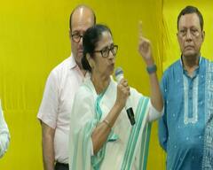 'বদলা নয় বলেই জেনেশুনে ওদের গায়ে হাত দিইনি’, পুজো উদ্বোধনে বামেদের আক্রমণ মুখ্যমন্ত্রীর