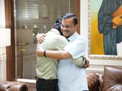 Harsh Solanki Family: गुजरात से दिल्ली आए हर्ष सोलंकी का AAP ने किया स्वागत, परिवार ने CM केजरीवाल के साथ खाया खाना, देखें तस्वीरें