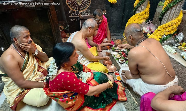 विधिवत पूजा करून देवीची पूजा मांडण्यात आली होती.