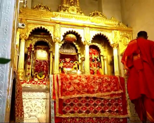 પ્રથમ નવરાત્રીએ પાવાગઢ ખાતે માતાજીના દર્શન કરીને ભકતોએ ધન્યતા અનુભવી હતી.