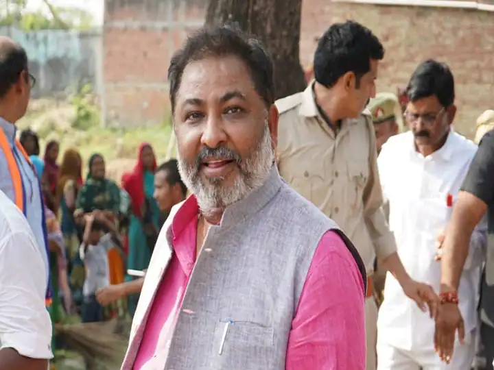 UP Politics: परिवहन मंत्री दयाशंकर सिंह ने कांग्रेस और बसपा पर साधा निशाना, आजम खान की सुरक्षा पर कही ये बड़ी बात