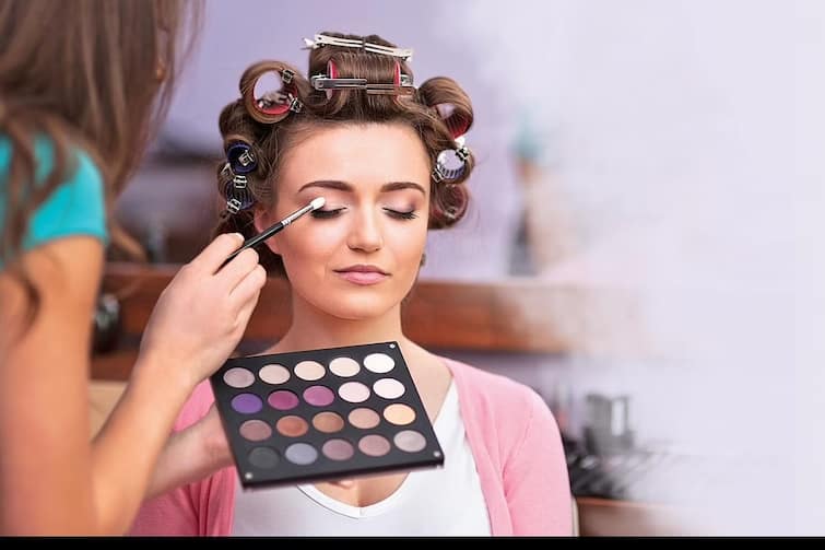 Makeup Tips: Follow these makeup tips to look beautiful and stylish on Narataan and Karva Chauth. Makeup Tips : ਨਰਾਤਿਆਂ ਤੇ ਕਰਵਾਚੌਥ 'ਤੇ ਸੁੰਦਰ ਤੇ ਸਟਾਈਲਿਸ਼ ਦਿਖਣ ਲਈ ਫਾਲੋ ਕਰੋ ਇਹ ਮੇਕਅੱਪ ਟਿਪਸ