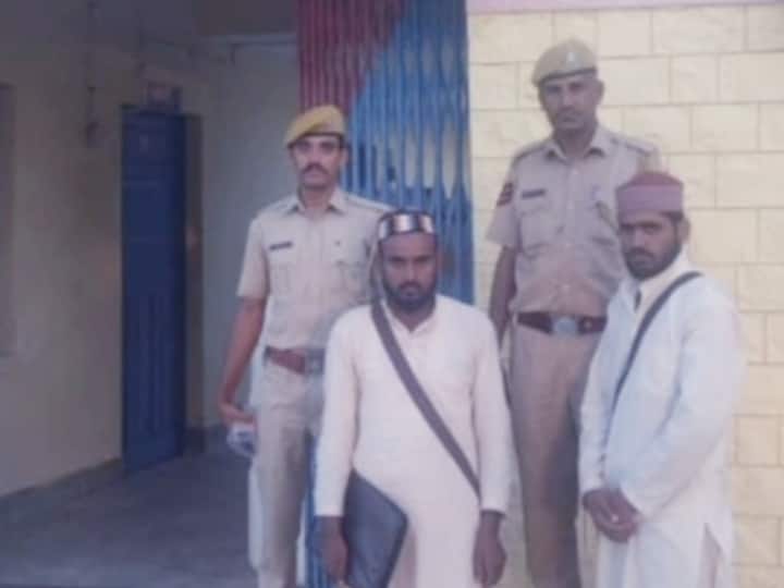Rajasthan News 2 Kashmiri youths caught near Indo Pak border in Jaisalmer ANN Jaisalmer: मदरसे के नाम पर चंदा लेते पकड़े गए 2 कश्मीरी युवक, जेआईसी की कड़ी पूछताछ जारी