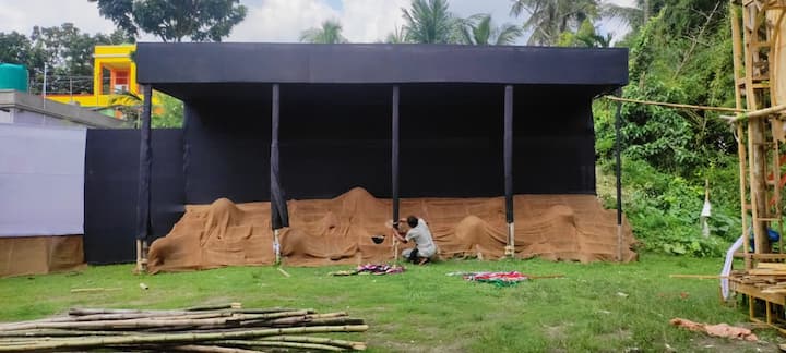 ভূতের রাজার দর্শনও মিলবে এই মণ্ডপে। তাই শিশুরা মজা পাবেন, তা বলাই বাহুল্য।