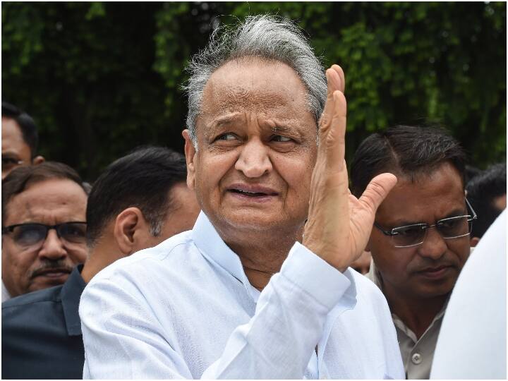 Rajasthan Political Crisis Ashok Gehlot ready to left CM Seat will file Nomination after Meeting with Sonia Gandhi इन शर्तों के साथ मुख्यमंत्री पद छोड़ने को तैयार हैं अशोक गहलोत, सोनिया से मुलाकात के बाद हो सकता है नामांकन