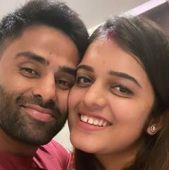 ਸੂਰਿਆਕੁਮਾਰ ਯਾਦਵ ਮੈਚ ਤੋਂ ਇਕ ਦਿਨ ਪਹਿਲਾਂ ਪਤਨੀ ਨਾਲ ਬਿਤਾਉਣਾ ਕਰਦੇ ਨੇ ਪਸੰਦ, ਅਜਿਹੀ ਹੈ ਇਨ੍ਹਾਂ ਦੀ ਲਵ ਸਟੋਰੀ...