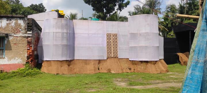 কোথাও আবার দেখা যাবে নায়ক ছবির দৃশ্য। কোথাও দেখা যাবে, হীরক রাজার দেশের যন্তর-মন্তর।