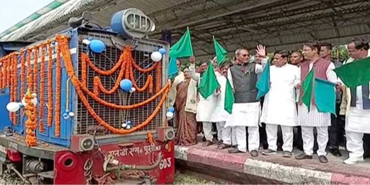 Siliguri News  New Jalpaiguri Darjeeling Toy Train Service again start from today Toy Train: ধসের বাধা পেরিয়ে পাহাড়ে আজ ফের চালু টয় ট্রেন, পরিষেবায় জুড়ল নয়া পালক