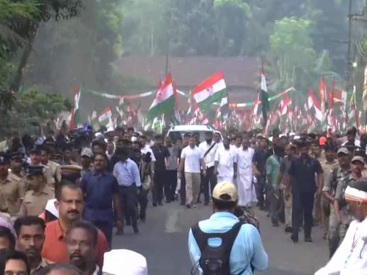 इस दौरान यात्रा में तमाम लोगों की भीड़ नजर आई. कांग्रेस सांसद राहुल गांधी पार्टी ने तमाम नेताओं और कार्यकर्ताओं के साथ 20वें दिन मलप्पुरम के लोगों को अपने साथ जोड़ा.