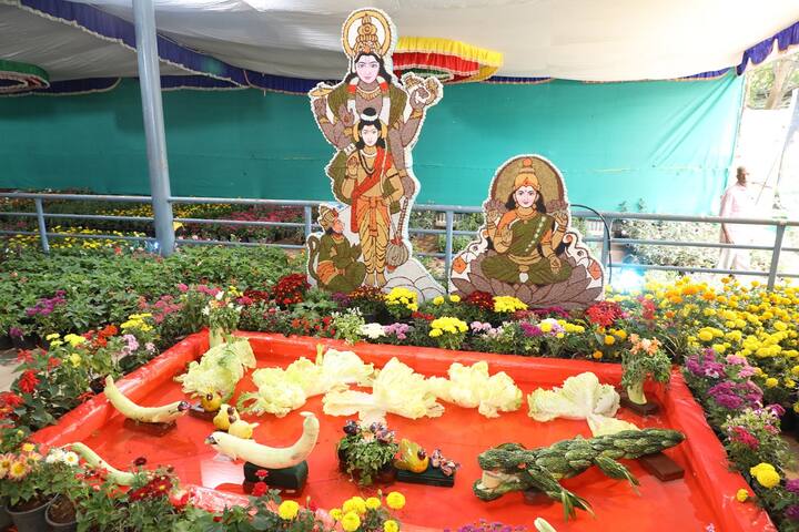 శ్రీనివాసుడి వార్షిక బ్రహ్మోత్సవాల్లో భాగంగా ప్రత్యేక ఆకర్షణగా పుష్ప, ఫొటో ప్రదర్శన