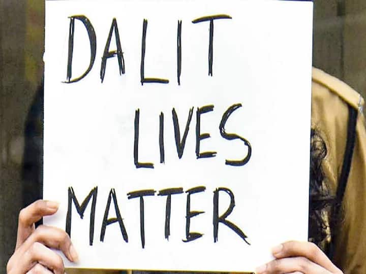 Violent Protests Over Death Of UP Dalit Teen Accused Teacher On The Run தேர்வில் எழுத்து பிழை...அடித்து கொல்லப்பட்ட தலித் சிறுவன்...தலைமறைவான ஆசிரியர்... தொடர் பதற்றம்