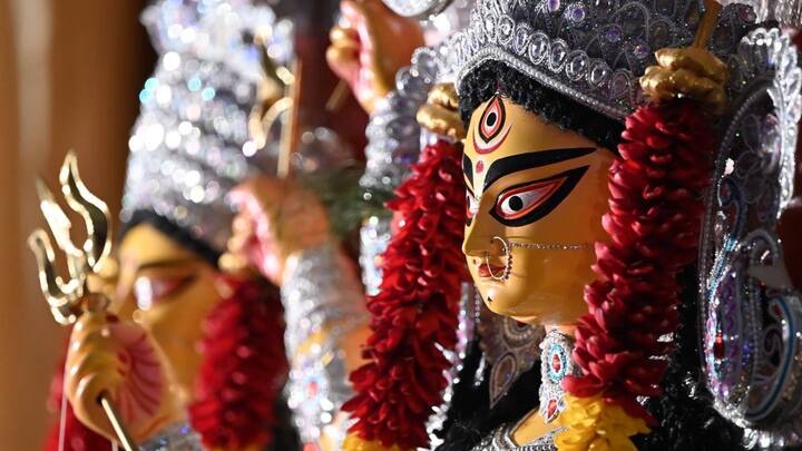 Durga Puja 2022: কানাডার ডারহামে মাতৃ-আরাধনা। সময় কম, তারমধ্যেই নিজে হাতে নিখুঁত আয়োজন উদ্যোক্তাদের।