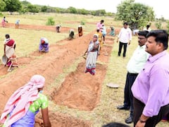 அரவக்குறிச்சி பகுதிகளில் திட்டப்பணிகள் - விரைந்து முடிக்க அலுவலர்களுக்கு ஆட்சியர் உத்தரவு