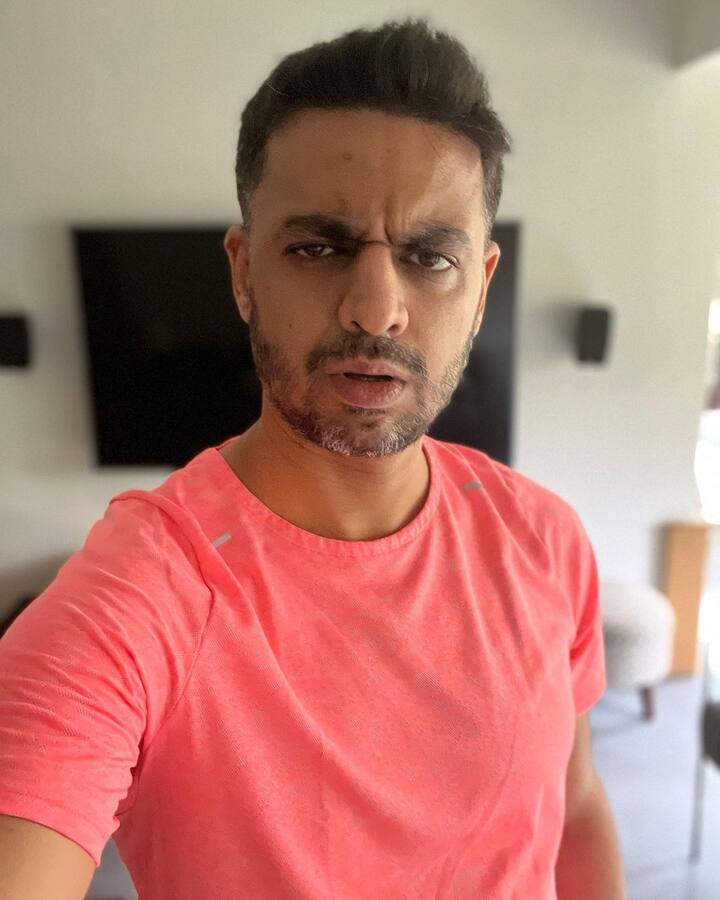 शुरुआत करते हैं यूट्यूबर रोहन जोशी (Rohan Joshi) से. ये अक्षय कुमार की ‘मिशन मंगल’ और सिद्धार्थ मल्होत्रा की ‘बार बार देखो’ जैसी बॉलीवुड फिल्मों में नज़र आ चुके हैं.