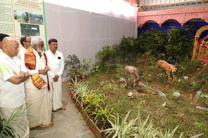 శ్రీనివాసుడి వార్షిక బ్రహ్మోత్సవాల్లో భాగంగా ప్రత్యేక ఆకర్షణగా పుష్పప్రదర్శన