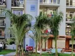 नोएडा की ग्रैंड ओमेक्स सोसाइटी में श्रीकांत त्यागी के घर के बाहर फिर लगने लगे पेड़, लोगों में आक्रोश