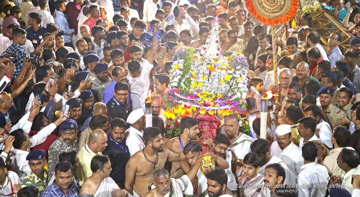 श्री करवीर निवासिनी अंबाबाई मंदिरात काल पहिला पालखी सोहळा पार पडला.