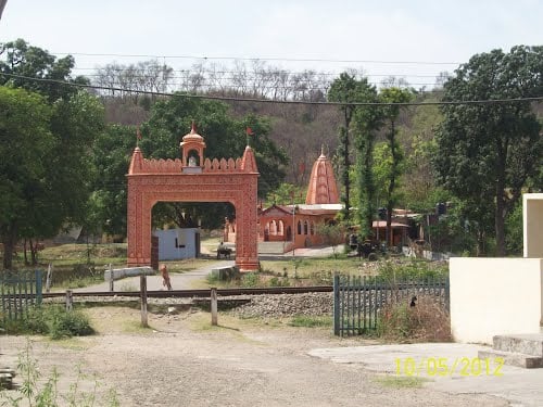 दरअसल इस मंदिर के नाम से ही चंडीगढ़ शहर को उसका नाम मिला है. यही वजह है कि नवरात्रि में यहां पर हजारों-लाखों भक्त पहुंचकर आस्था की डुबकी लगाते हैं.ये मंदिर पंचकूला से पिंजौर जाने वाली सड़क पर शिवालिक पहाड़ियों के बीच बसा है. जो करीब 5000 साल पुराना बताया जाता है.
