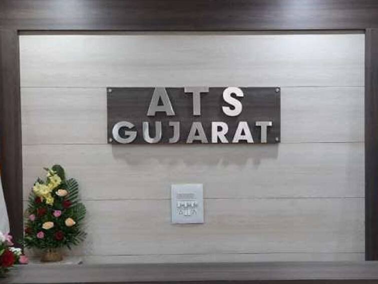 PFI Gujarat Connection ? Gujarat ATS detain 15 persons PFIનું ગુજરાત કનેક્શન?  Gujarat ATSએ  અમદાવાદ , સુરત , નવસારી અને બનાસકાંઠાથી 15 લોકોની અટકાયત કરી : સૂત્ર