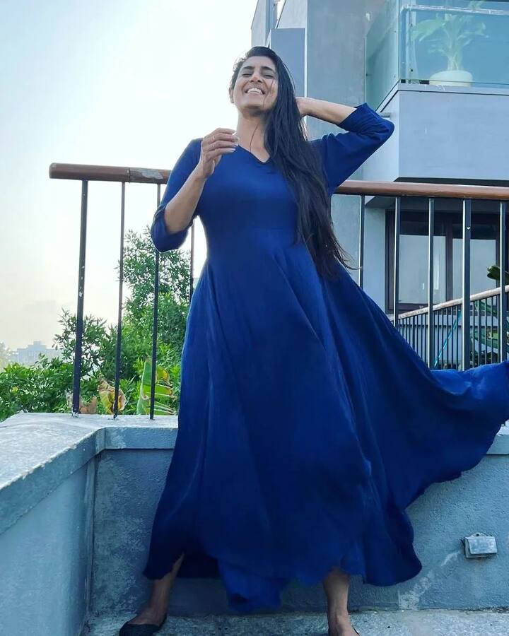 తెలుగులో 'నిప్పురవ్వ',' అన్నమయ్య' సహా పలు సినిమాల్లో నటించింది. భారతీయుడులో కమల్ కి జోడీగా మెప్పించింది. తెలుగు, తమిళ, మలయాళ, కన్నడ భాషా చిత్రాల్లో నటించిన కస్తూరి ప్రస్తుతం సీరియల్స్, వెబ్ సిరీస్ లో బిజీగా ఉంది.