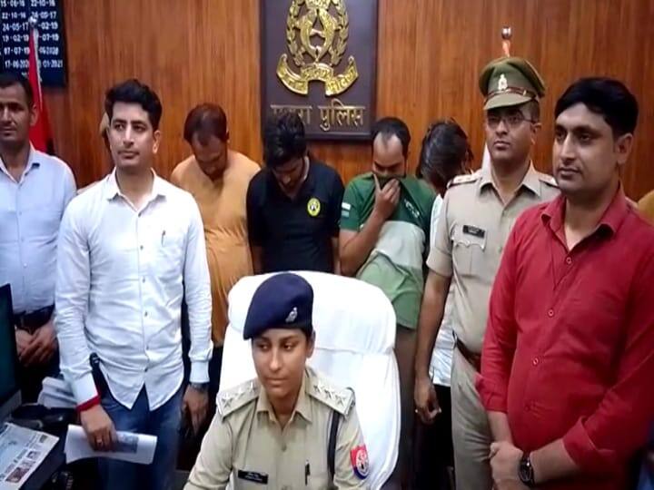 mathura news Cheated people by changing ATM cards 4 people arrested ann Mathura News: बातों में उलझाकर बदल लेते थे एटीएम कार्ड, पुलिस ने चार लोगों को किया गिरफ्तार