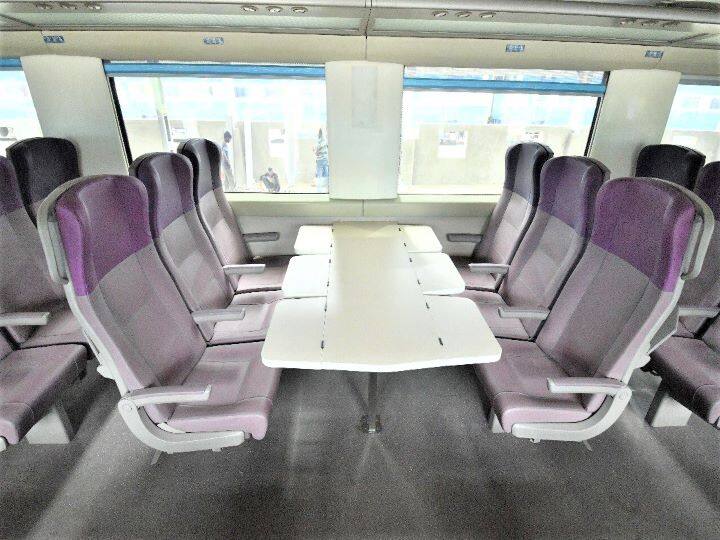 वंदे भारत का निर्माण अक्टूबर 2018 में पूरा हो गया था और इसे ट्रेक पर उतार दिया था. इस ट्रेन में 80 प्रतिशत पार्ट्स भारत में बने हैं. 20 प्रतिशत बाहरी देशों से इंपोर्ट किए हैं. इस ट्रेन के निर्माण के पीछे मुख्य मकसद शताब्दी ट्रेन को रिप्लेस करना है, जो कि इसके मुकाबले सफर पूरा करने में 15 प्रतिशत ज्यादा समय लगाती है.