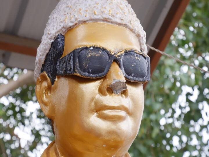 MGR Statue Vandalised in Chennai O Panneerselvam Edappadi Palanisamy Demands Action MGR Statue Vandalised: சென்னையில் சேதப்படுத்தப்பட்ட எம்.ஜி.ஆர் சிலை.. கொந்தளித்த தொண்டர்கள்.. ஈ.பி.எஸ் கண்டனம்..