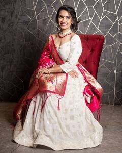 Photos: ટ્રેડિશનલ લૂકમાં Priya Ahuja લાગે છે એકદમ સુંદર, સેક્સી અદાઓથી વર્તાવ્યો કેર