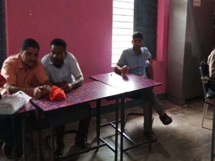 Manendragarh-Chirmiri-Bharatpur ACB caught women department Clerk taking bribe 50 thousand ANN Chhattisgarh News: मनेंद्रगढ-चिरमिरी-भरतपुर में ACB की दबिश, 50 हजार की रिश्वत लेते पकड़ा गया महिला विभाग का बाबू