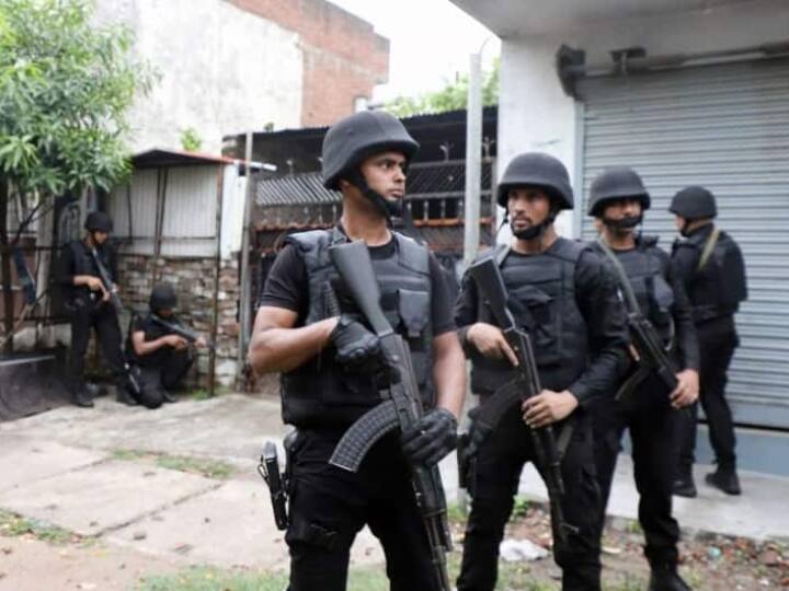 UP ATS and UP STF took more than a dozen Popular Front of India leaders into custody in raids Lucknow यूपी में PFI के कई ठिकानों पर ATS और STF की छापेमारी, हिरासत में लिए गए एक दर्जन से ज्यादा नेता