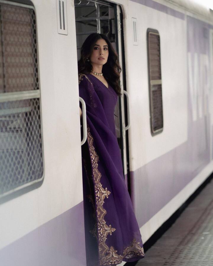 कृतिका कामरा ने इस सीरीज में 90 के दशक की फेमस एक्ट्रेस जूही चावला और एक्ट्रेस सोहा अली खान (Soha Ali Khan) के साथ काम किया है.