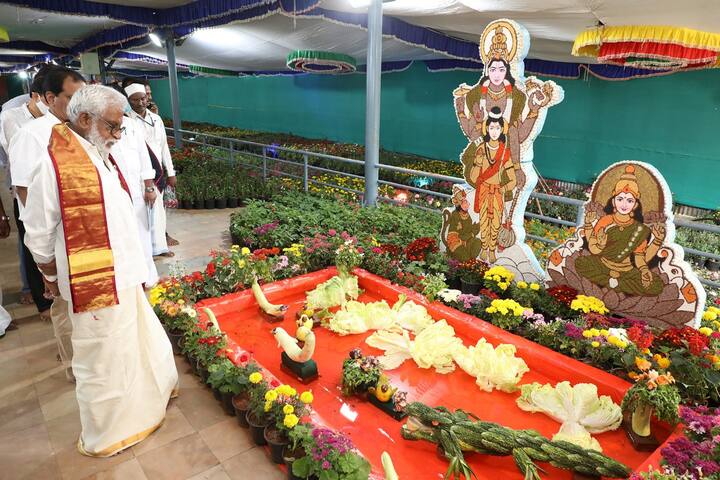 శ్రీనివాసుడి వార్షిక బ్రహ్మోత్సవాల్లో భాగంగా ప్రత్యేక ఆకర్షణగా పుష్పప్రదర్శన