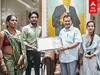 Arvind Kejriwal : குடும்பத்தினருடன் விருந்து.. தூய்மைப் பணியாளரை நெகிழவைத்த கெஜ்ரிவால்..