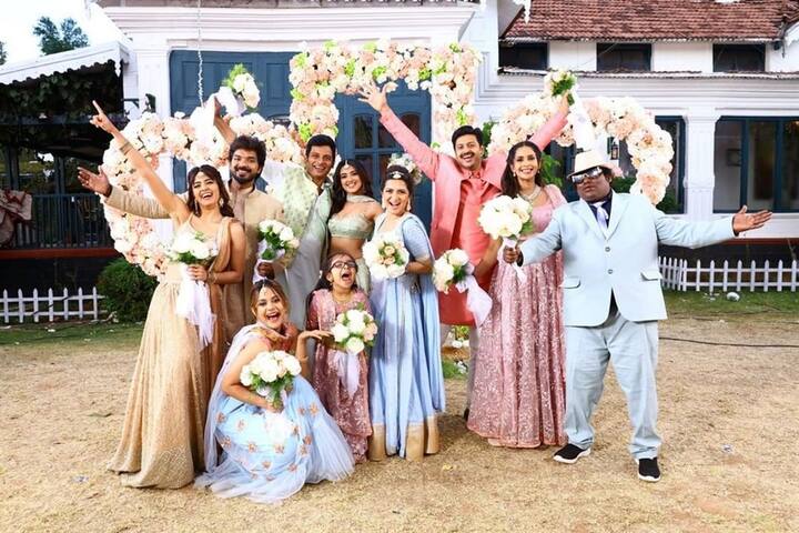 ஜெய், ஜீவா, யோகி பாபு உள்ளிட்டோர் நடித்துள்ளனர்