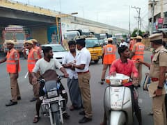 கரூர் மாவட்ட எல்லைகளில் திடீர்  சோதனை - வாகன ஓட்டிகள் திணறல்