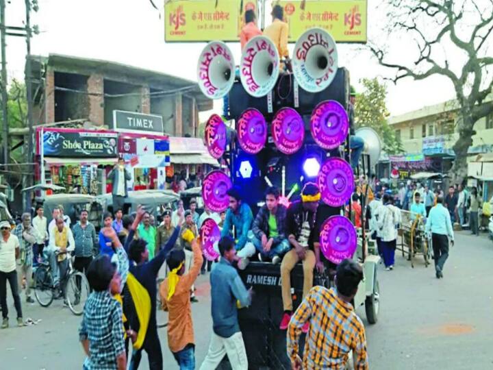 As the festive season begins in Delhi complaints of noise pollution increase with the police Delhi Noise Pollution: दिल्ली के शोर ने उड़ाई लोगों की नींद, एक हफ्ते में पुलिस को मिली 300 से ज्यादा शिकायतें