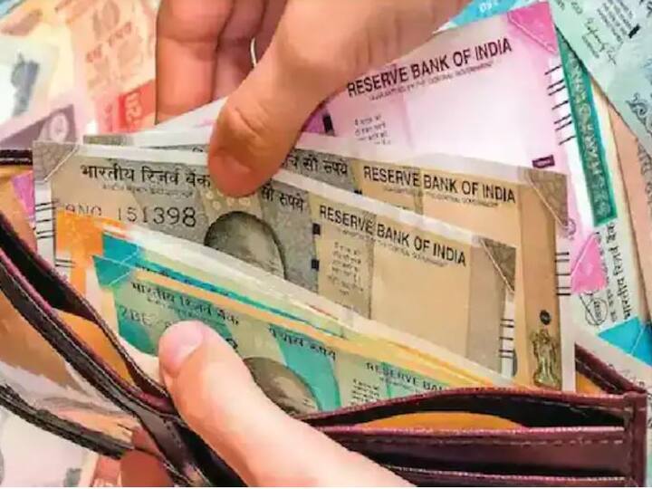 2 साल 1 दिन से लेकर 3 साल तक की एफडी पर ICICI Bank 5.60 फीसदी का ब्याज दे रहा है और इसमें भी कोई बदलाव नहीं किया गया है. इसके अलावा 3 साल 1 दिन से लेकर 5 साल तक की एफडी पर ICICI Bank कुल 6.10 फीसदी की ब्याज दर की पेशकश कर रहा है.