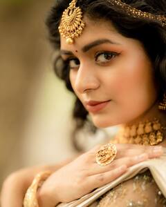 Aditi shankar : தங்க நிற ஆடையில் தங்க மகளாய் ஜொலிக்கும் அதிதி ஷங்கர்!