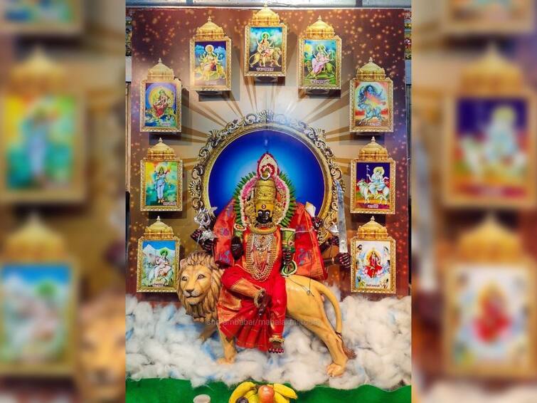 Worship of Ambabai in the form of Goddess Durga on the second garland Ambabai Mandir Navratri : द्वितीय माळेला करवीर निवासिनी अंबाबाईची दुर्गा देवीच्या सिंहावर बसलेल्या रुपात पूजा