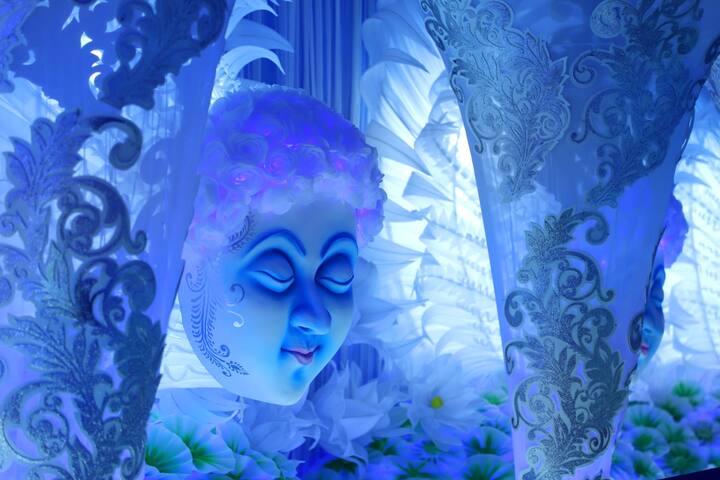 प्रदूषणरुपी महिषासुराचे मर्दन करणारी महिषासुरमर्दिनी, अशी या देखाव्याची थीम आहे. गेल्या 16 वर्षांपासून मंडळाच्यावतीने विविध थीमवर आधारीत सुंदर देखावे साकारण्यात येत असतात.